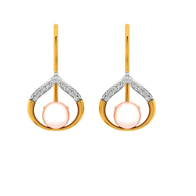 Cathedral - Style Women's Diamond Rings with a Raised Center Setting and Elaborate Metalwork14KT (585) Yellow Gold Earring For Women