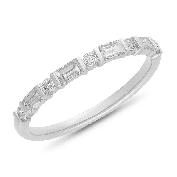 Women's Solitaire Diamond Rings with Round - Cut Diamonds and Platinum Settings for an Elegant Engagement18ct Yellow Gold Lab Grown Diamond Band With Baguette And Round Stones