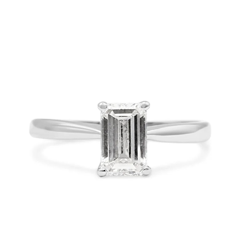 Women's Diamond Rings with Side - Stone Pave Setting for a Sparkling and Continuous ShineEmerald Cut Solitaire Diamond Ring 1.02cts - Platinum