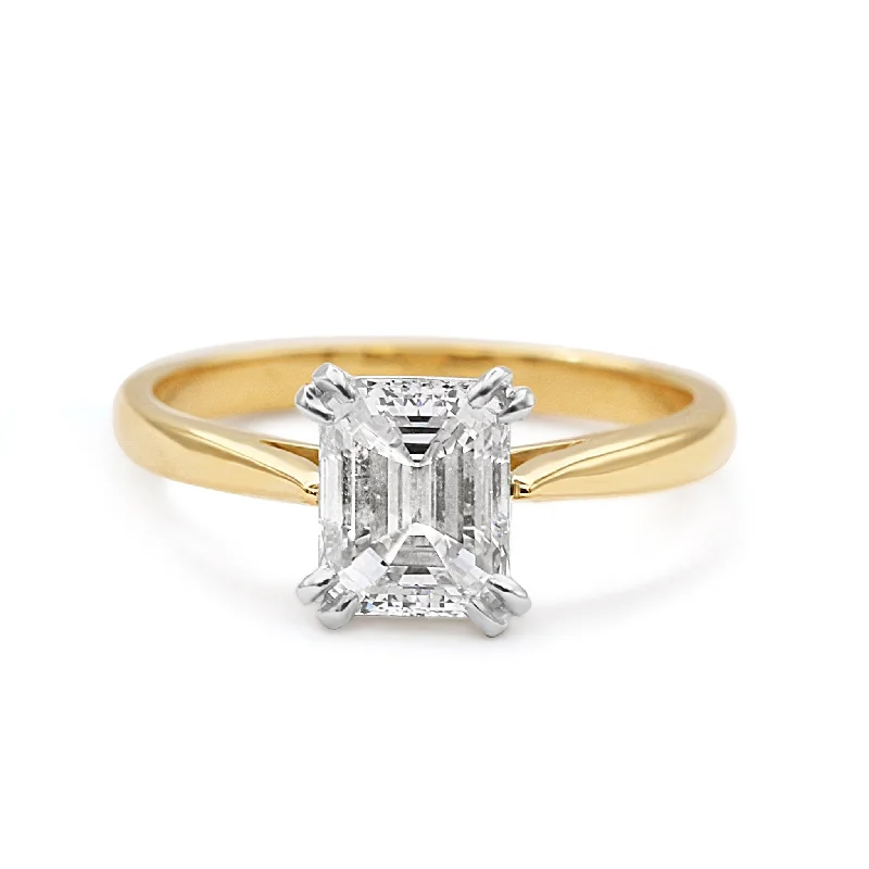 Signature - Design Women's Diamond Rings with a Brand - Specific Pattern and High - Quality DiamondsGCS Certificated Solitaire Step Cut Diamond Ring - 18ct Yellow Gold