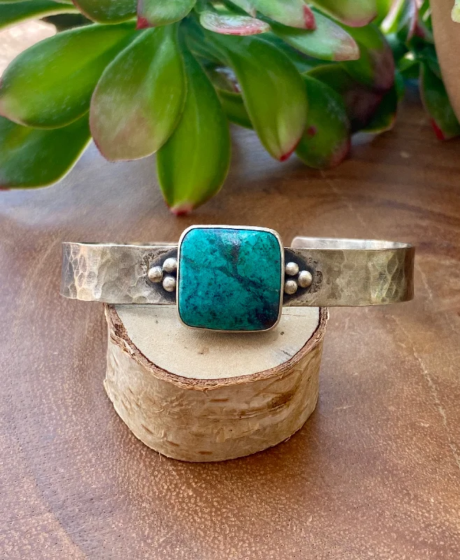 Women's Stainless Steel Cuff Bracelets with Geometric Designs for a Modern and Minimalist StyleVintage Navajo Made Turquoise & Sterling Silver Cuff Bracelet