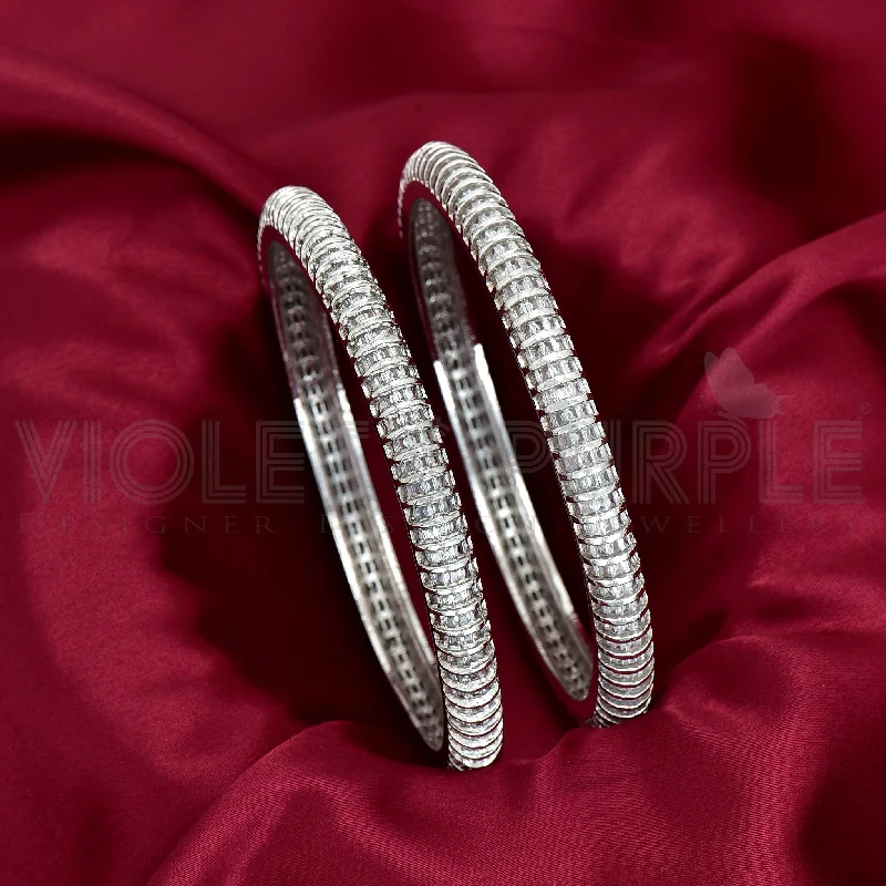 Men's Stainless Steel Bangle with Carbon Fiber Inlays for a Modern EdgeZirconia Bangles ZBGL10189