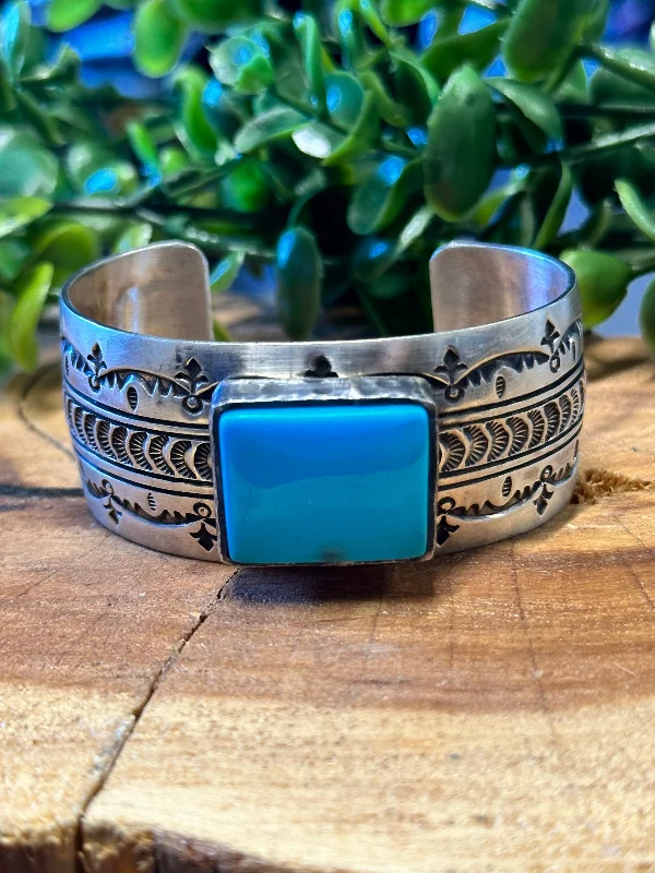 Adjustable Women's Elastic Cuff Bracelets with Pearl Accents for a Feminine TouchLeroy James Kingman Turquoise & Sterling Silver Cuff Bracelet