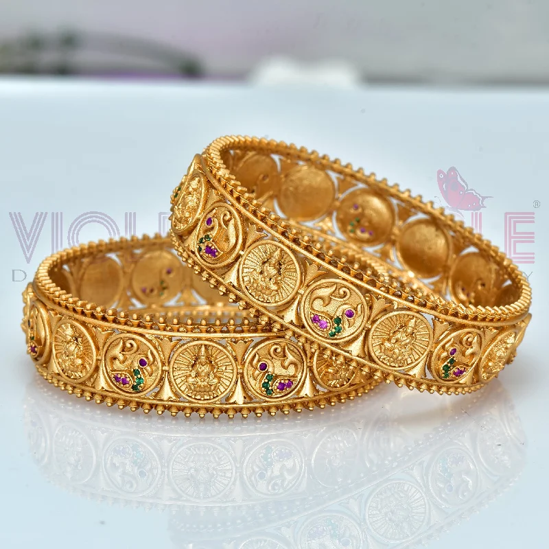 Bangle Bracelets with Celtic Knotwork for a Symbolic and Stylish LookMatt Kempu Bangle ZBGL10554