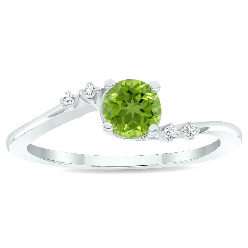 Topaz Gemstone Rings in 10K Gold with a Channel - Set Design for a Contemporary and Durable OptionWomen's Peridot and Diamond Tierra Ring in 10K White Gold